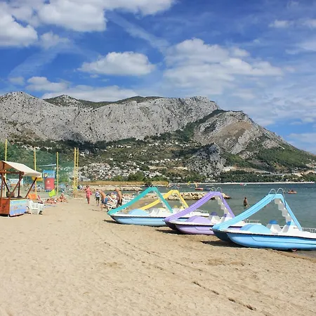 With A Parking Space Omis 12194 دوغي رات