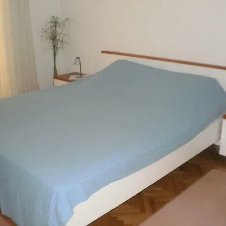 With A Parking Space Omis 12194 بيت ضيافة