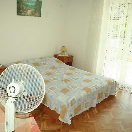 With A Parking Space Omis 12194 بيت ضيافة دوغي رات