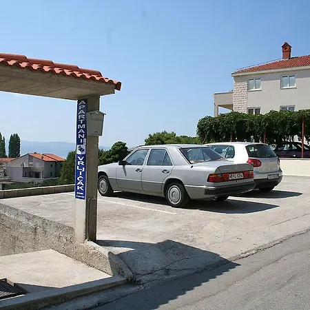 With A Parking Space Omis 12194 3* Dugi Rat