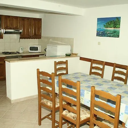 With A Parking Space Omis 12194 3* Dugi Rat