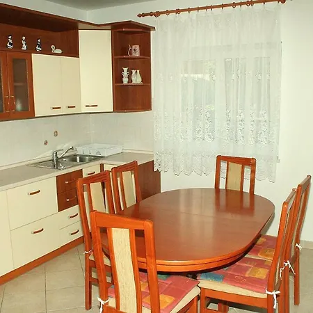 With A Parking Space Omis 12194 Penzion 3*